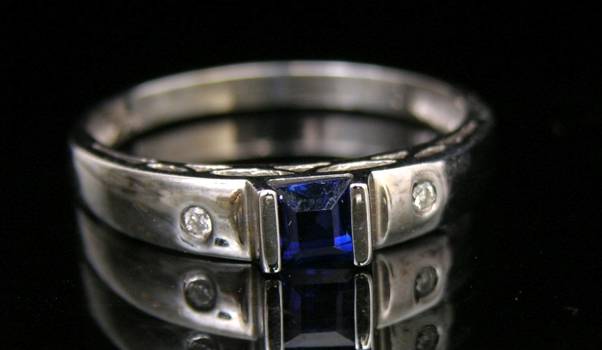 women sapphire and diamond ring