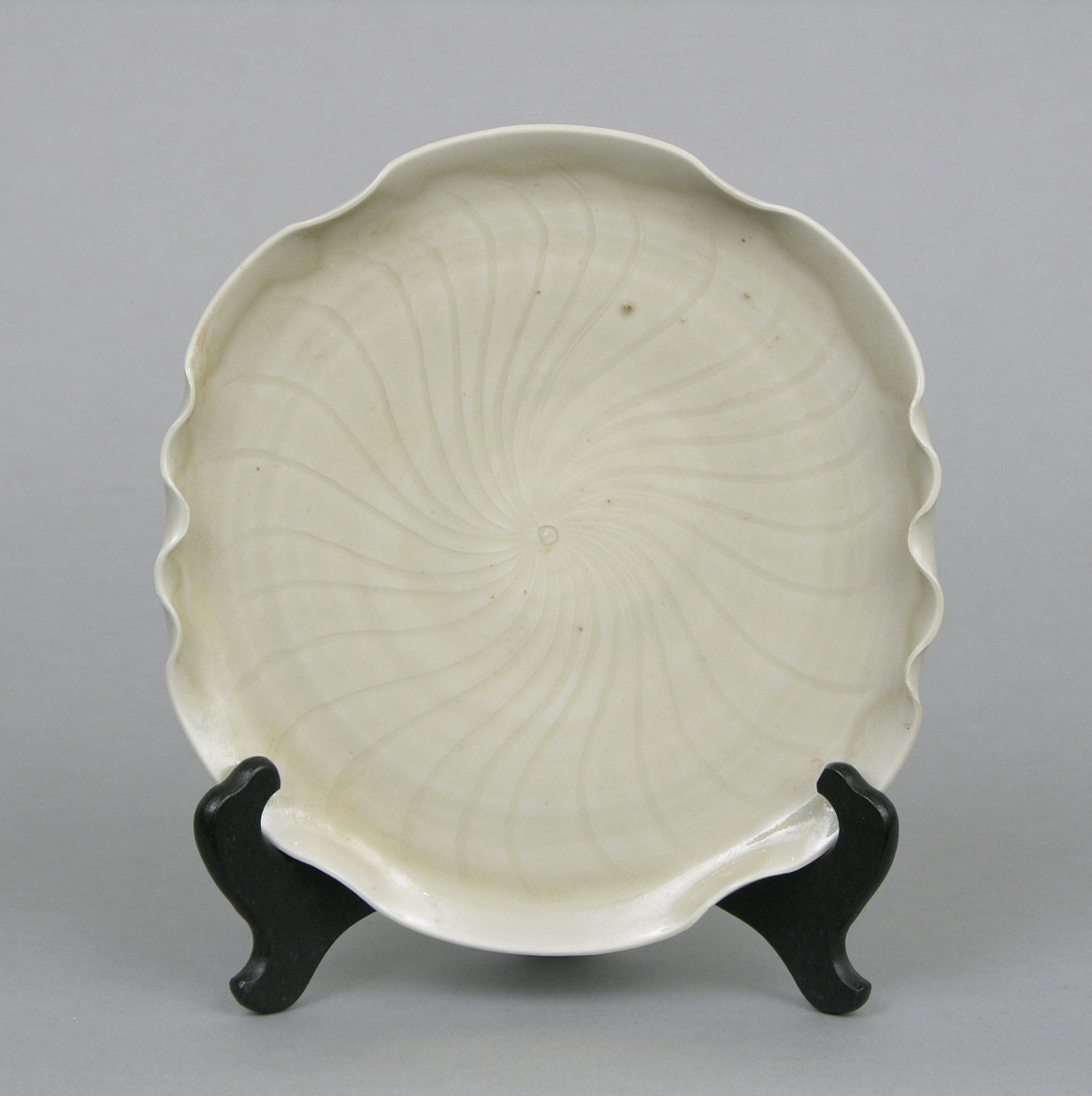 A Song Style Glazed Porcelain Plate , 05.17.08, Sold 115