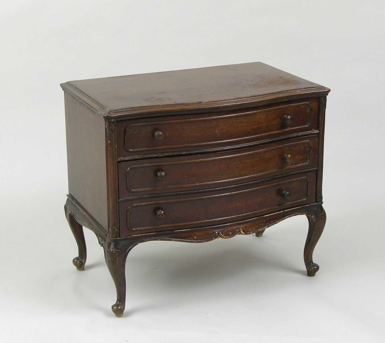 A Small French Provincial Style Commode/Side Table, 09.11.08, Sold 46