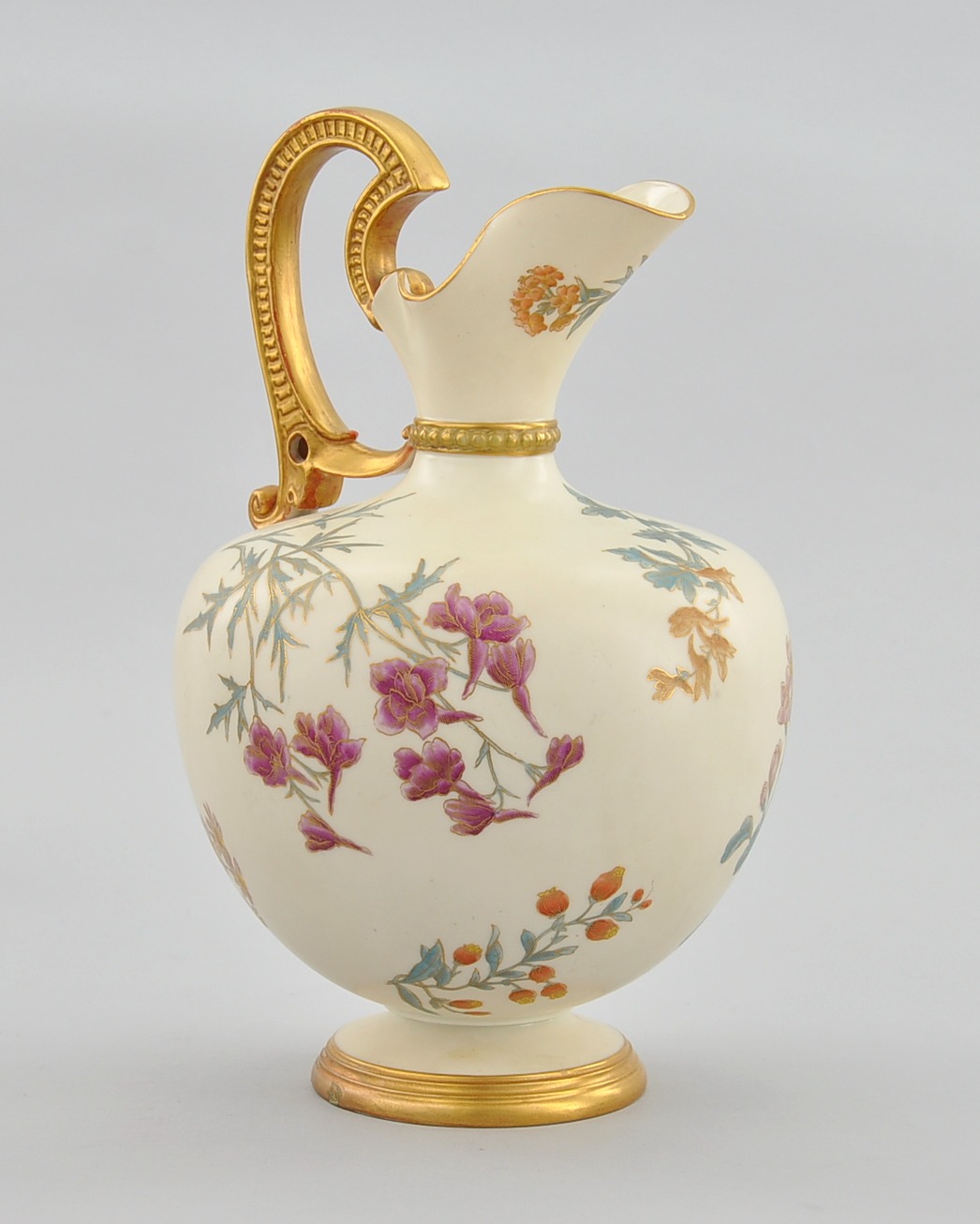 Фарфоровый камень. Королевский фарфор Royal Worcester.. Роял Вустер фарфор. Вустер фарфор антикварный. Фарфоровый кувшин.