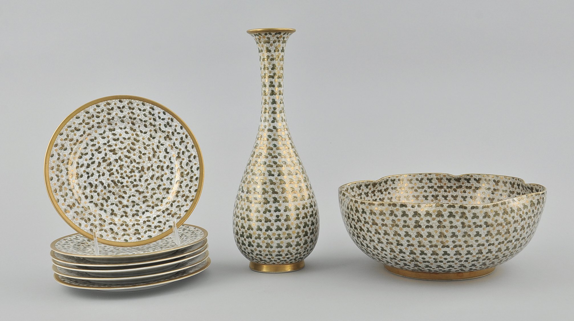 A Lot of Matching Large Chinese Porcelain Bowl, Vase and Six Plates