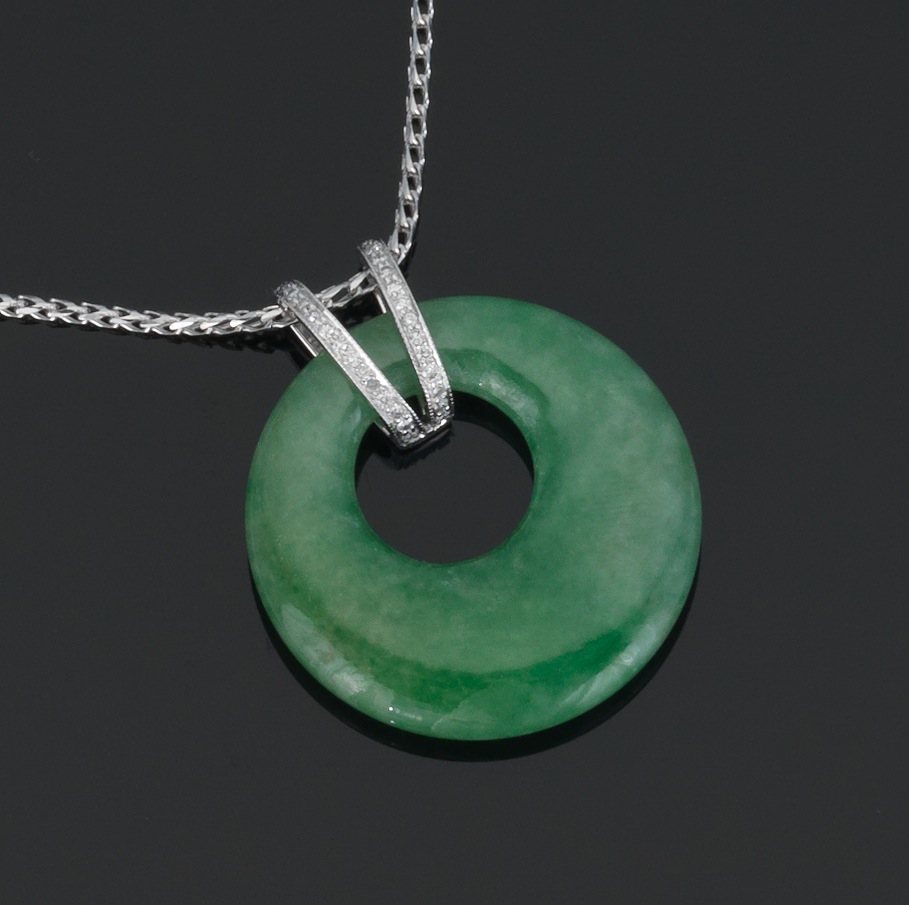 a-ladies-jade-and-diamond-pendant-on-chain-12-14-12