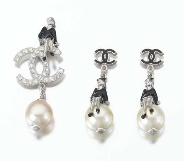 Chanel Costume Jewelry Aspire Auctions Chanel Costume Jewelry Set Of Earrings And A Pin With Coco On The Moon