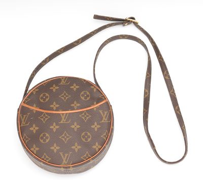 Sold at Auction: Louis Vuitton crossbody saddle bag