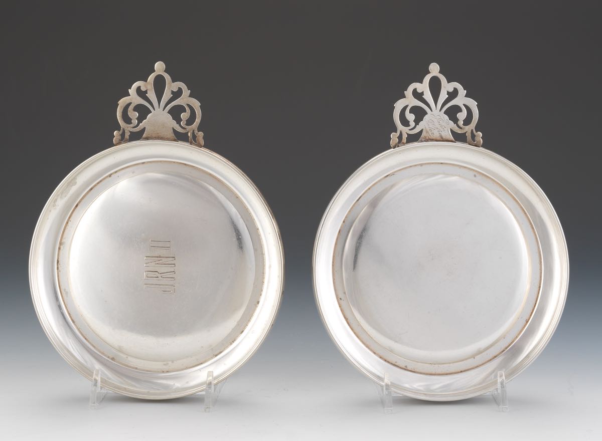 Lunt Silversmiths Pair of Sterling Silver Porringers, 09.03.15
