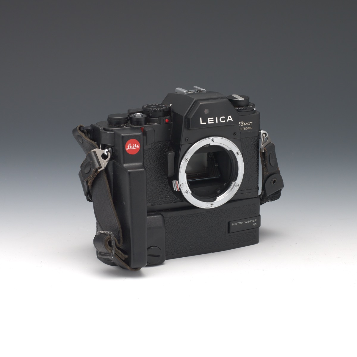 Leica R3 Mot Electronic Camera Body and Leitz Braun Vario Zoom Flash Unit , 10.29.16, Sold 123.9