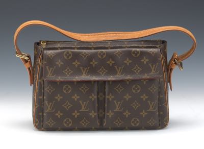 Sold at Auction: Louis VUITTON Classic Pochette Shoulder Bag