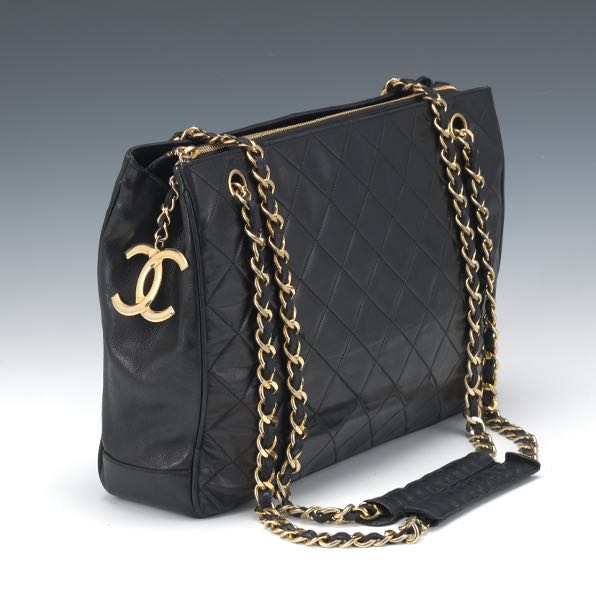 Fashion « Chanel-Vuitton », Sale n°2045, Lot n°184