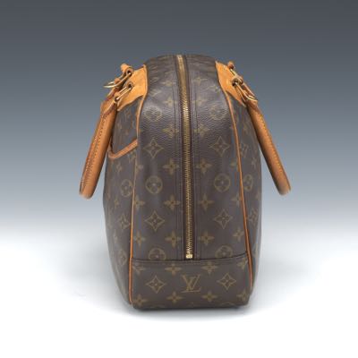 At Auction: Louis Vuitton, LOUIS VUITTON DEAUVILLE HANDBAG