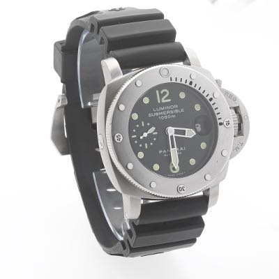 824. Panerai Automatic Luminor Submersible 1000 Meters Circa 2010