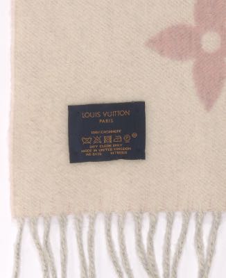 Sold at Auction: Cashmere-Schal, Louis Vuitton.