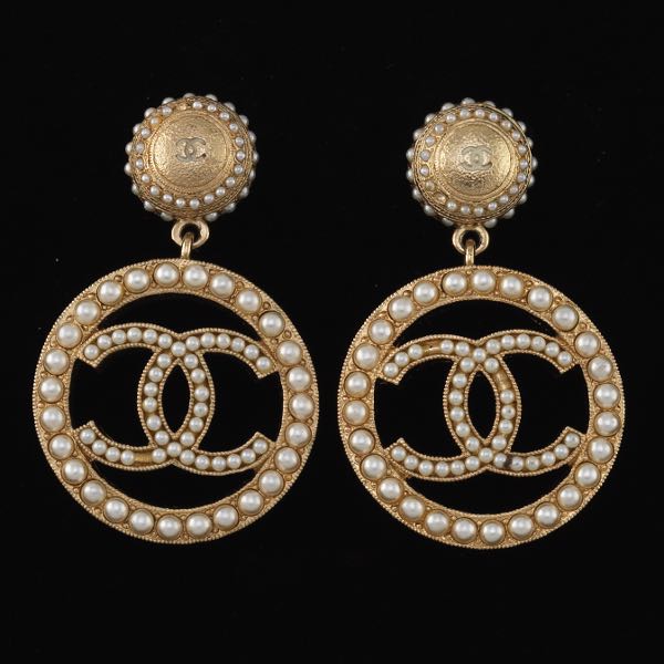 Chanel costume jewelry // Aspire Auctions