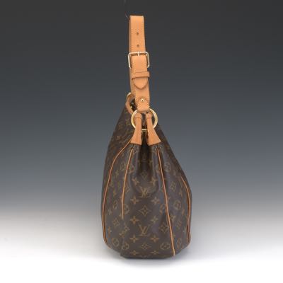 Sold at Auction: Louis Vuitton, Louis Vuitton Tan Monogram Leather